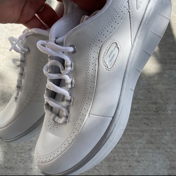 Shoe - Picture 2 of 5